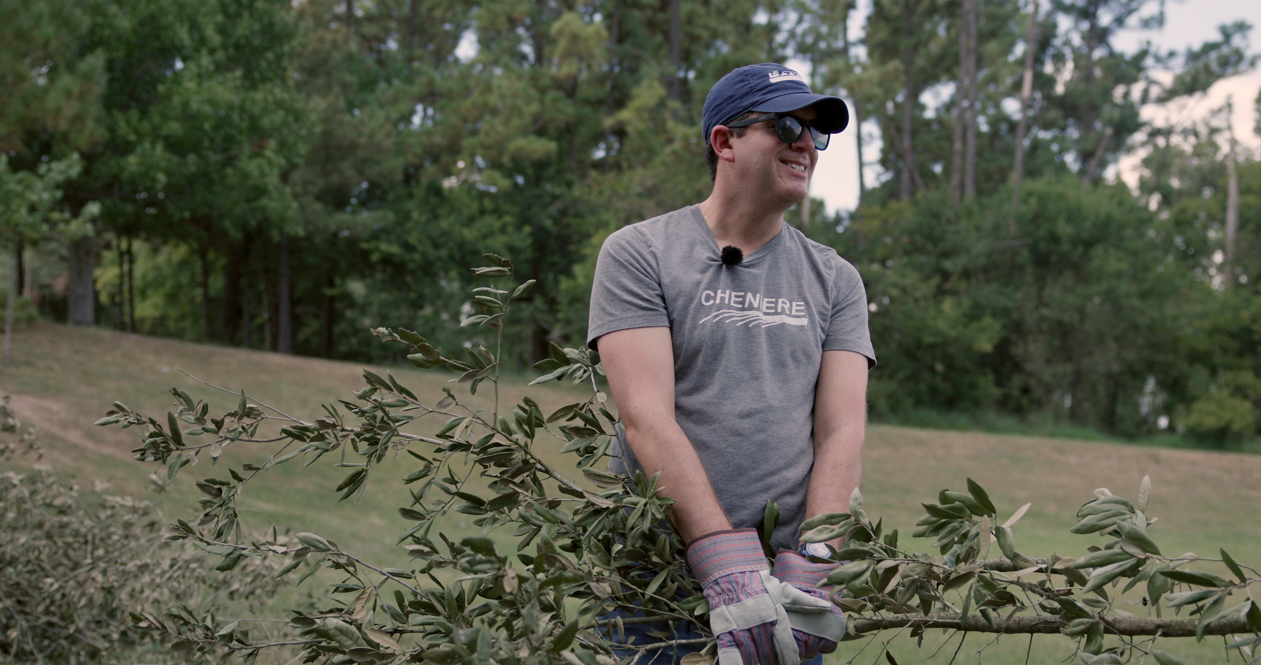 Cheniere CFO volunteering in Houston area park